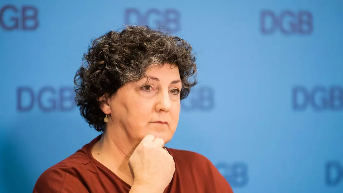 DGB-Vorständin Anja Piel fordert mehr sozialversicherungspflichtige Jobs. - Bild: Christoph Soeder/dpa/Archiv