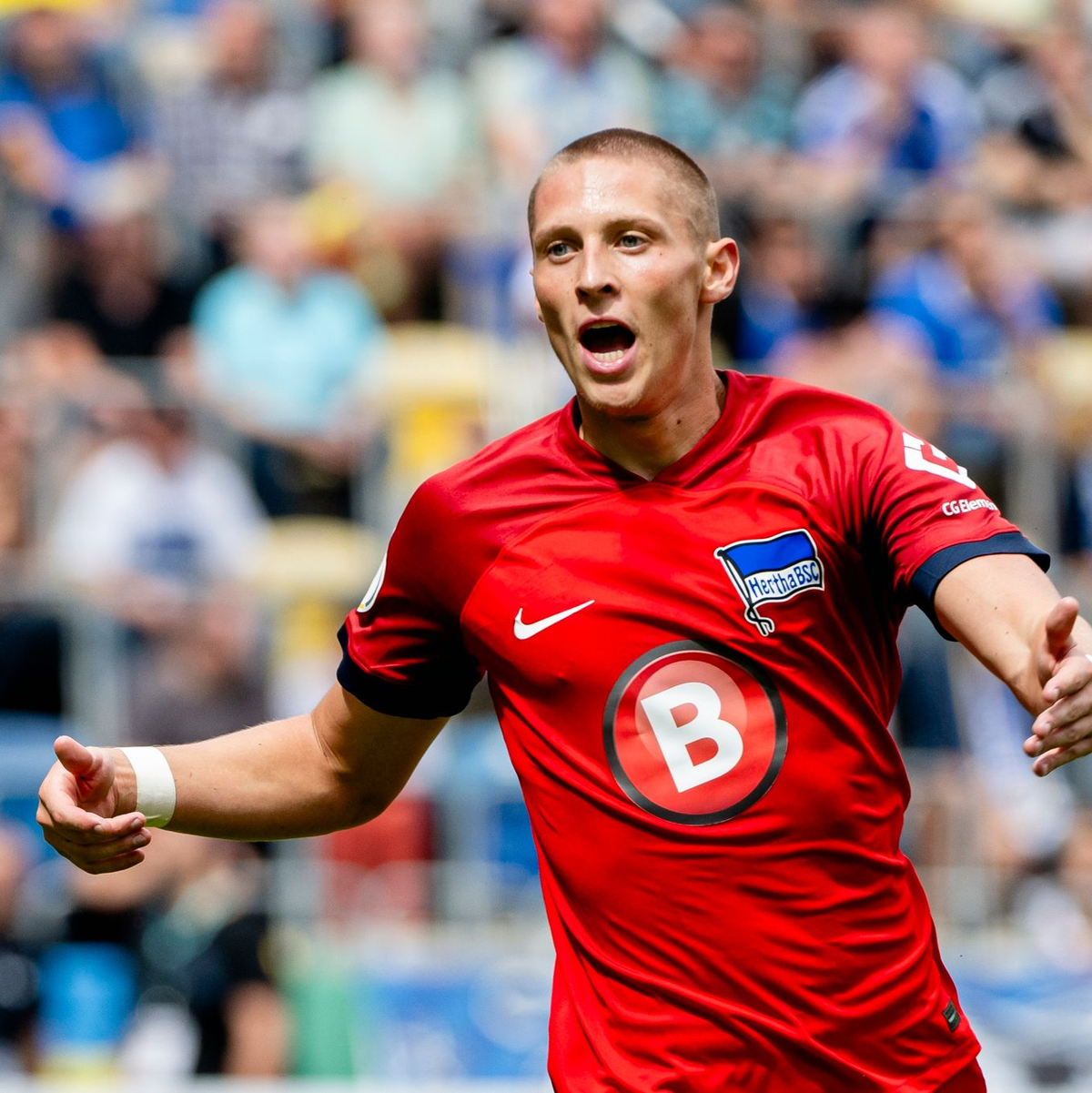 Palkó Dárdai brachte die Hertha beim Sieg in Jena früh in Führung. - Foto: Jacob Schröter/dpa