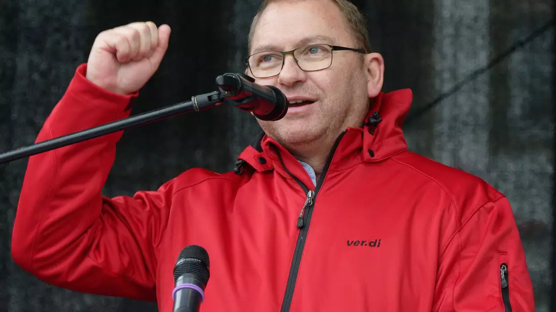 Verdi-Chef Frank Werneke fordert eine Reform der Grundrente. - Bild: Henning Kaiser/dpa/Archiv