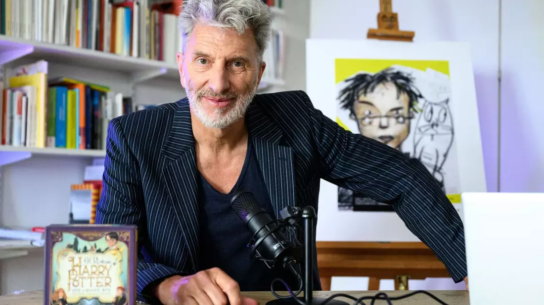 Rufus Beck kennt sich bei «Harry Potter» bestens aus. - Bild: Lukas Barth/dpa