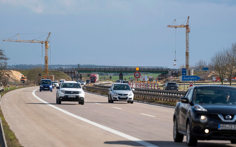 Fahrzeuge fahren auf der Autobahn 19 südlich von Rostock. (Archivbild) - Foto: Frank Hormann/dpa