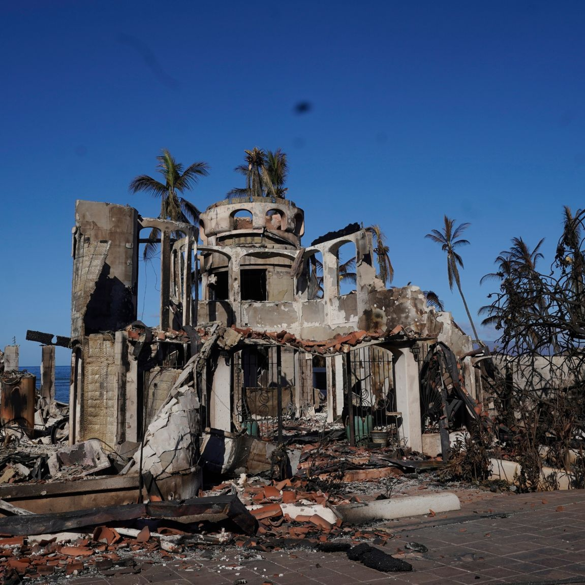Ein Haus in Lahaina ist durch den Brand komplett zerstört worden. - Foto: Rick Bowmer/AP