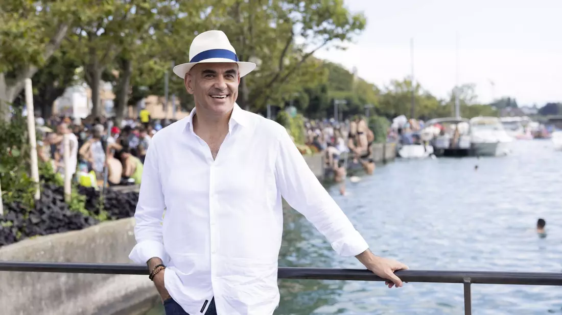 Alain Berset, der Bundesrat und Bundespräsident der Schweiz, bei der  Street Parade in Zürich. - Bild: Severin Bigler/KEYSTONE/dpa