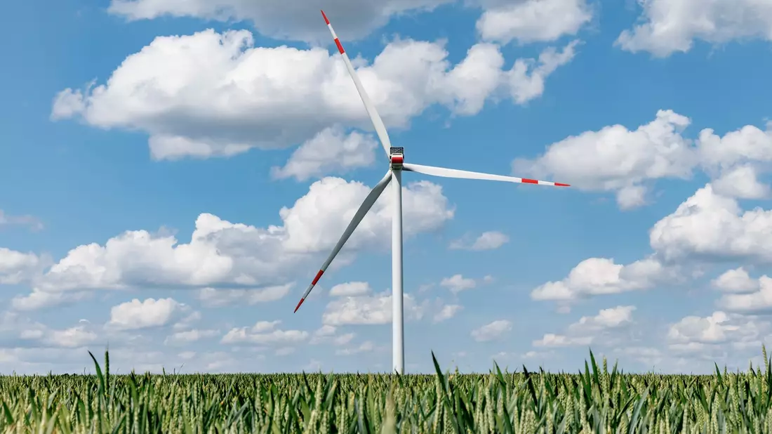Die Bundesnetzagentur hat sich für eine Strompreisreform mit niedrigeren Gebühren für Regionen mit viel Windkraft ausgesprochen. - Bild: Markus Scholz/dpa