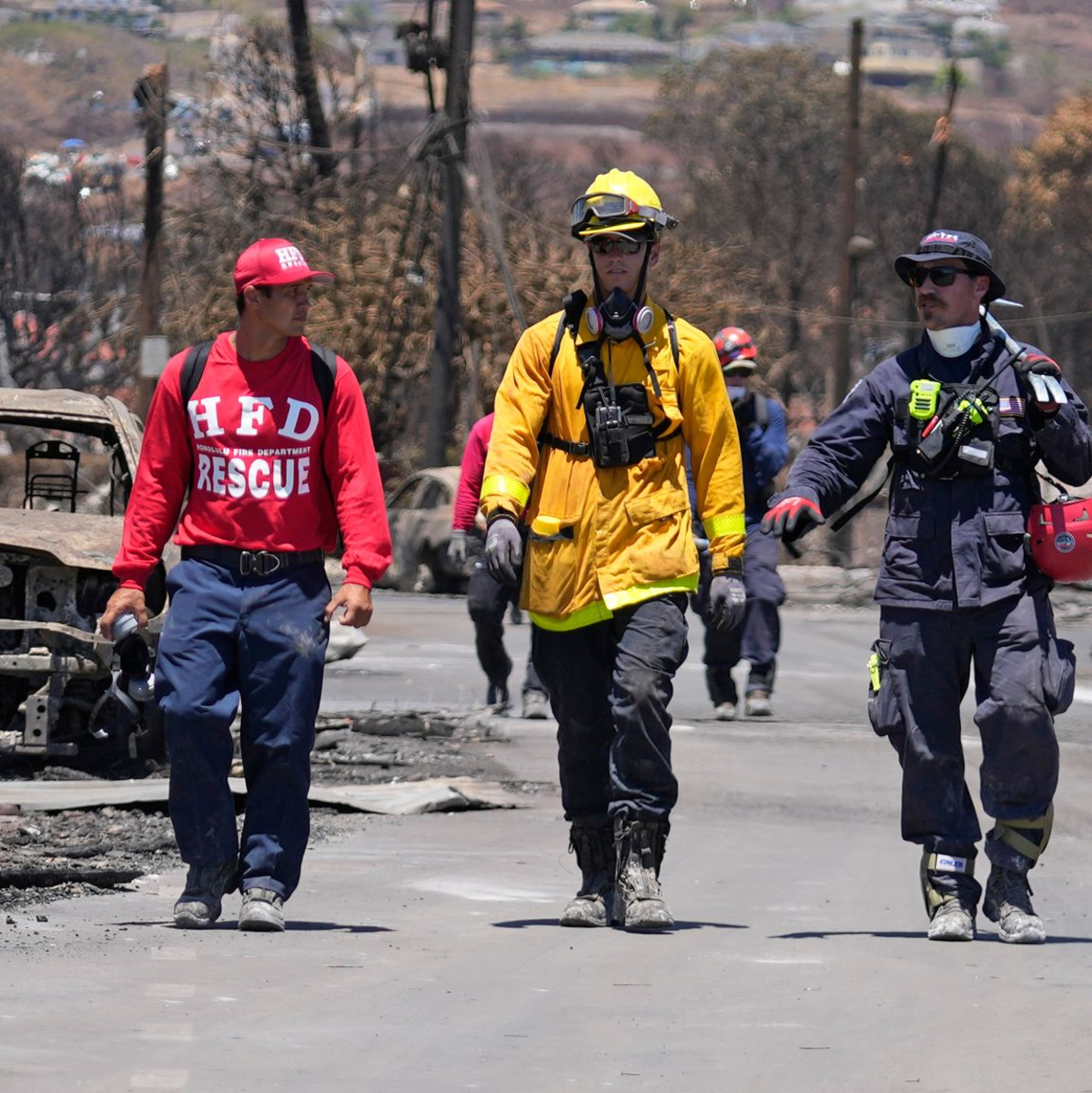 Zerstörte Häuser und Autos in Lahaina, Hawaii. - Foto: Rick Bowmer/AP/dpa