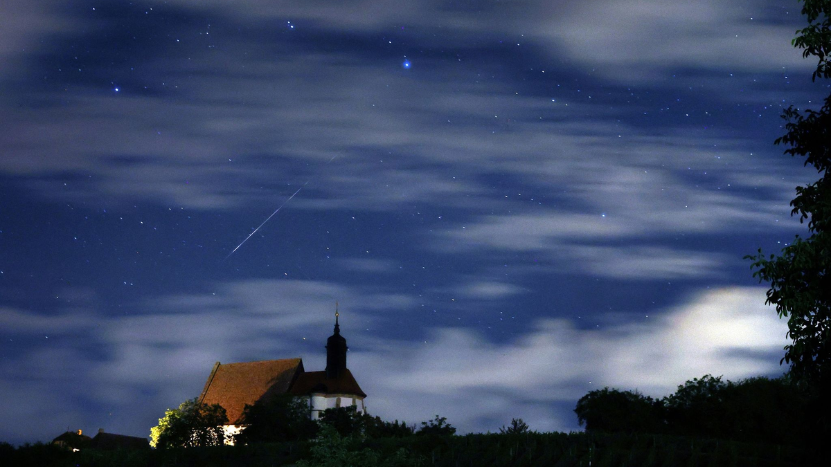 Die Perseiden gehören zu den bekannsten Meteorenstömen. Bereits jetzt könnten Sternschnuppen davon zu sehen sein. - Foto: Karl-Josef Hildenbrand/dpa