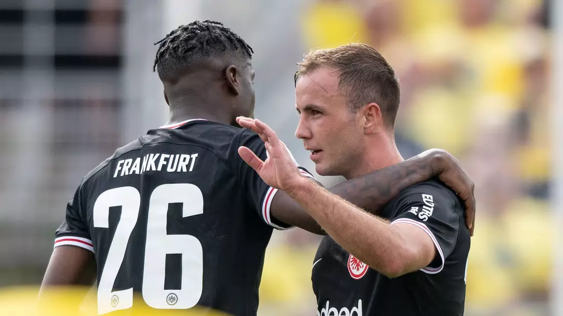 Frankfurts Torschütze Mario Götze macht mit dem 0:2 alles klar. - Bild: Hendrik Schmidt/dpa