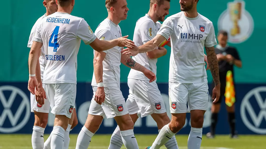 Bundesliga-Neuling Heidenheim setzte sich torreeich beim Rostocker FC durch. - Bild: Andy Buenning/Eibner-Pressefoto/dpa