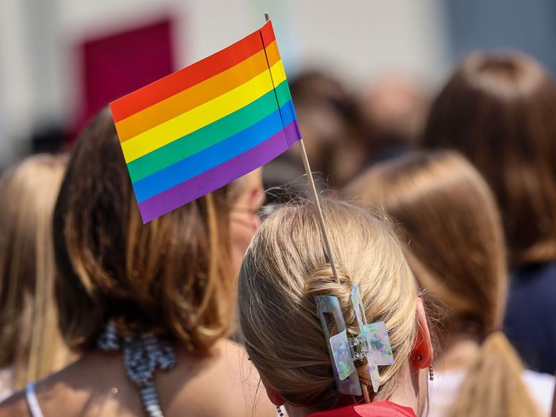 Umzüge zum Christopher-Street-Day (CSD) zeigen Unterstützung für homosexuelle und queere Menschen. (Symbolybild) - Foto: Focke Strangmann/dpa