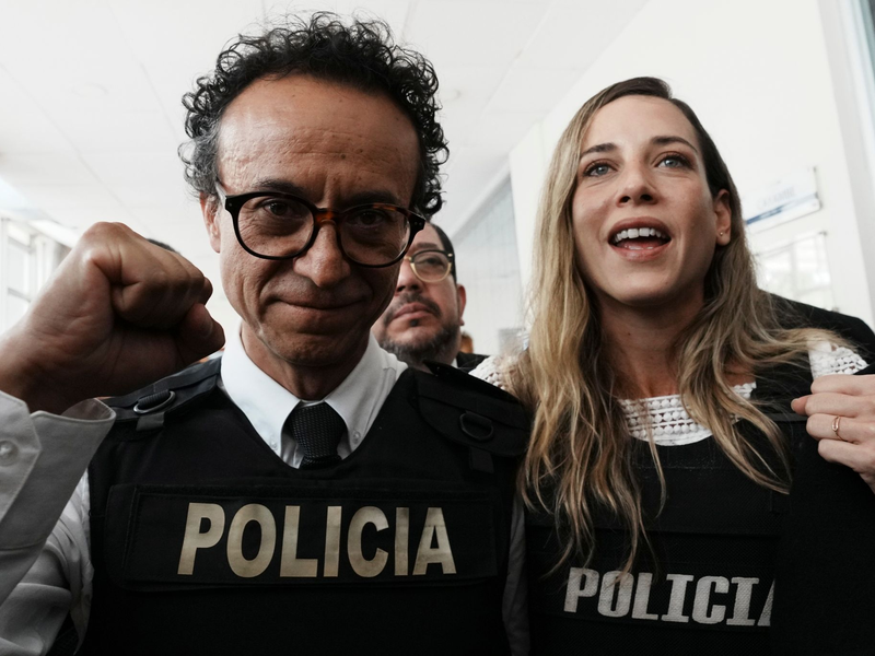 Präsidentschaftskandidat Christian Zurita und Vizepräsidentschaftskandidatin Andrea González Náder während einer Pressekonferenz zur Bekanntgabe seiner Nominierung durch die Partei Construye (Baue). - Foto: Dolores Ochoa/AP/dpa