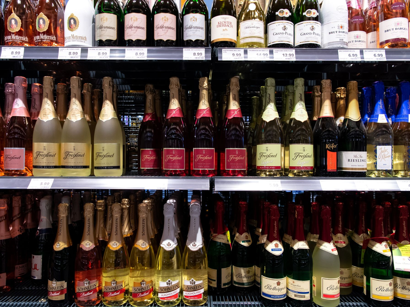 Deutschland gehört zu den Ländern, in denen weltweit am meisten Sekt getrunken wird. (Archivbild) - Foto: Sven Hoppe/dpa