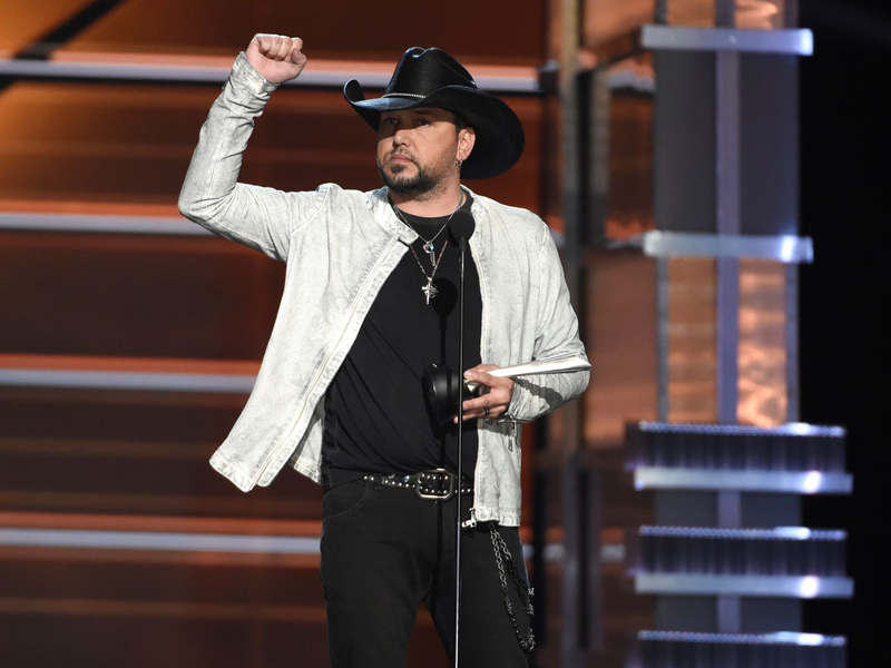 US-Countrysänger Jason Aldean bei der Verleihung der Country Music Awards 2018. - Foto: Chris Pizzello/Invision/AP/dpa
