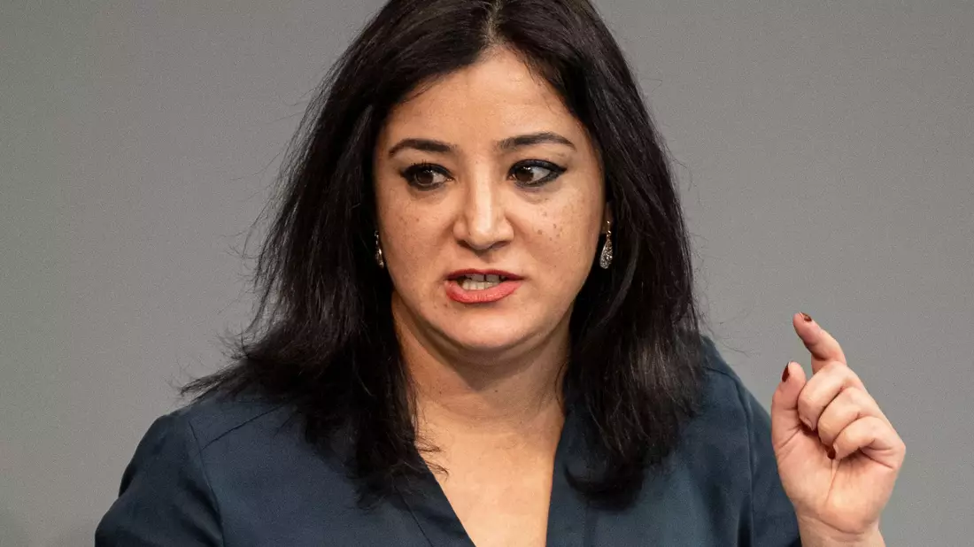Gökay Akbulut (Die Linke) im Bundestag. - Bild: Fabian Sommer/dpa