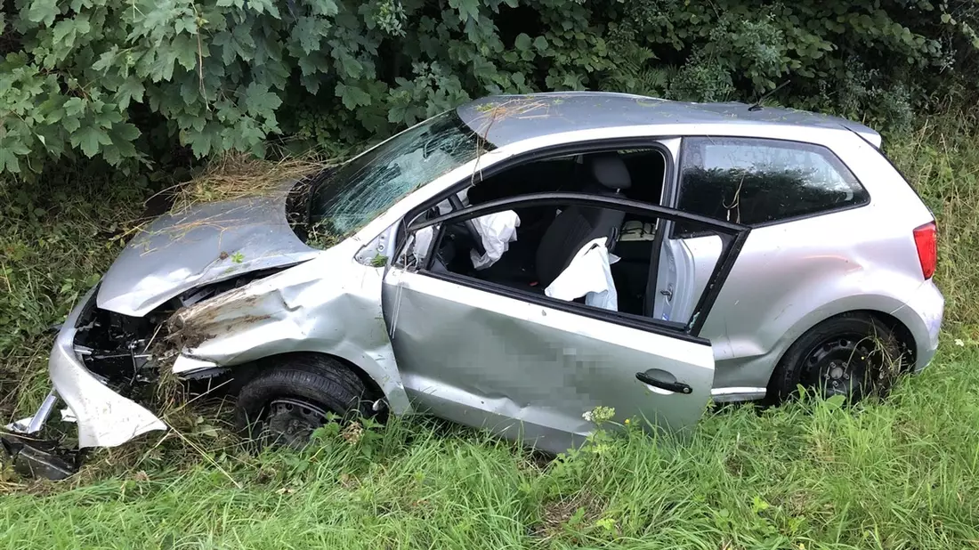 POL-GM: Transporter kippt bei Unfall auf der L306 auf die Seite - Bild: presseportal.de