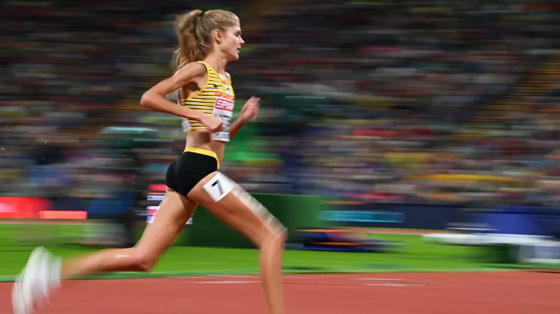 Langstreckenläuferin Konstanze Klosterhalfen wird nicht bei der WM in Budapest starten. - Bild: Angelika Warmuth/dpa