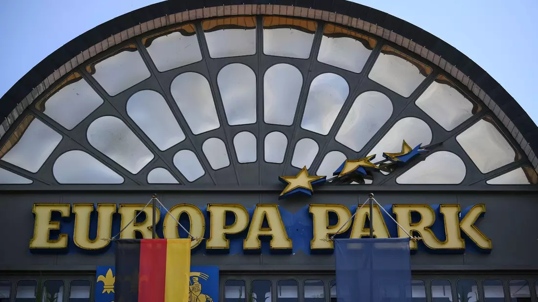 Eingangsbereichs des Europa-Parks in Rust. - Bild: Patrick Seeger/dpa