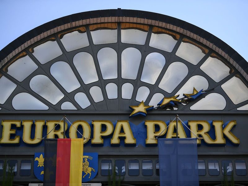 Eingangsbereichs des Europa-Parks in Rust. - Foto: Patrick Seeger/dpa