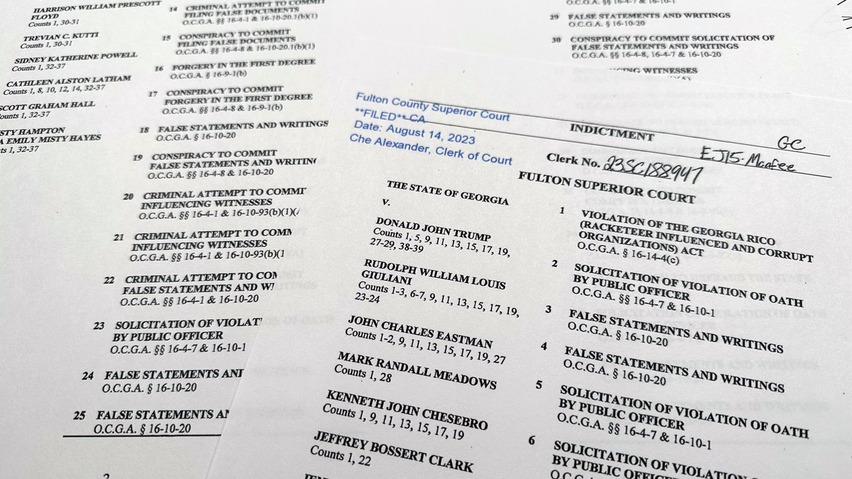 Gegen Trump und mehrere Verbündete wurde in Georgia Anklage erhoben, weil sie versucht haben, seine Wahlniederlage von 2020 in diesem Bundesstaat zu kippen. - Foto: Jon Elswick/AP