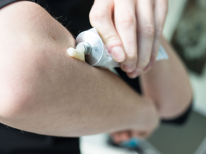 In einer Studie wurden der Einfluss von geringen Cortison-Mengen auf den Blutdruck und das Gewicht von Rheuma-Patienten untersucht. - Foto: Franziska Gabbert/dpa