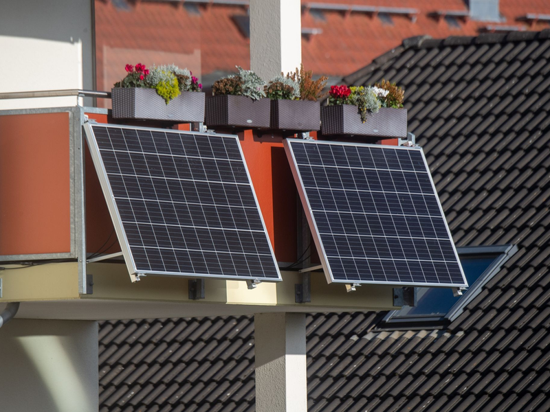Ab August gibt es weniger Geld als zuvor. Die soganannte Einspeisevergütung sinkt (Archivbild). - Foto: Stefan Sauer/dpa