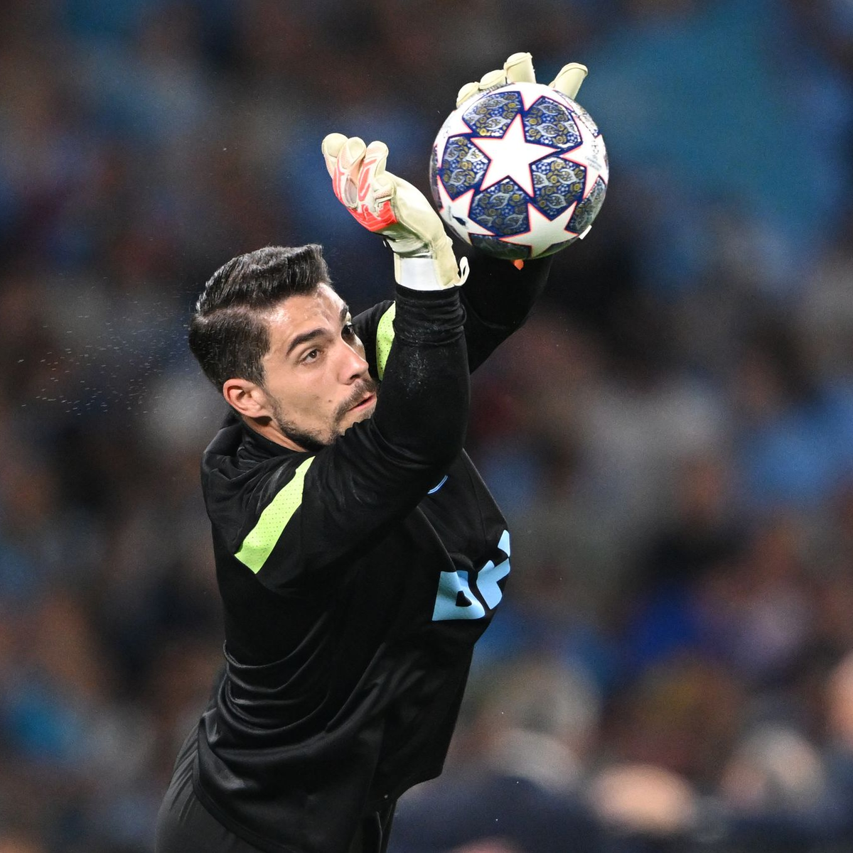 Der FC Bayern soll an City-Torwart Stefan Ortega interessiert sein. - Foto: Robert Michael/dpa