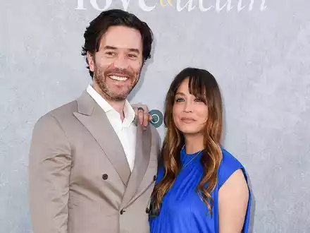 Kaley Cuoco und Tom Pelphrey sind Eltern einer Tochter - und die hält das Paar ordentlich auf Trab. (Archivfoto) - Foto: Richard Shotwell/Invision via AP/dpa