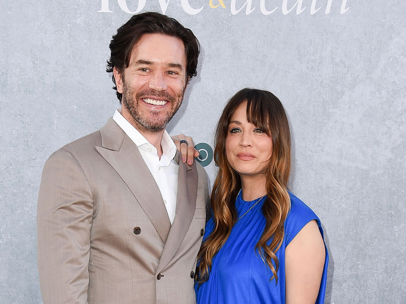 Die Schauspieler Tom Pelphrey und Kaley Cuoco sind ein Paar. - Foto: Richard Shotwell/Invision via AP/dpa