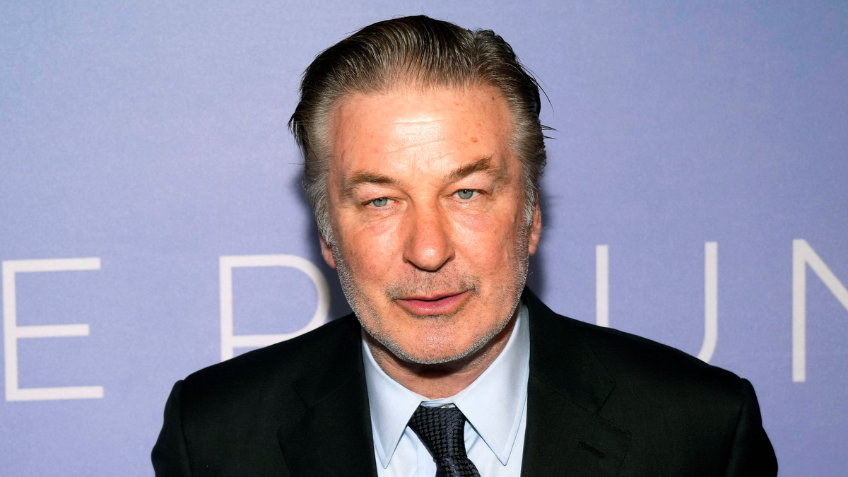 In Alec Baldwins Colt steckte eine echte Kugel. Noch immer ist unklar, wie die scharfe Munition an den Set gelangte. - Foto: Charles Sykes/Invision via AP/dpa