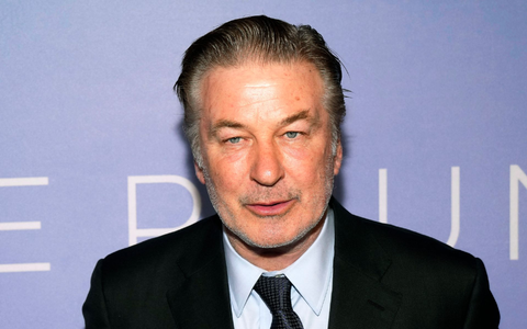 In Alec Baldwins Colt steckte eine echte Kugel. Noch immer ist unklar, wie die scharfe Munition an den Set gelangte. - Foto: Charles Sykes/Invision via AP/dpa