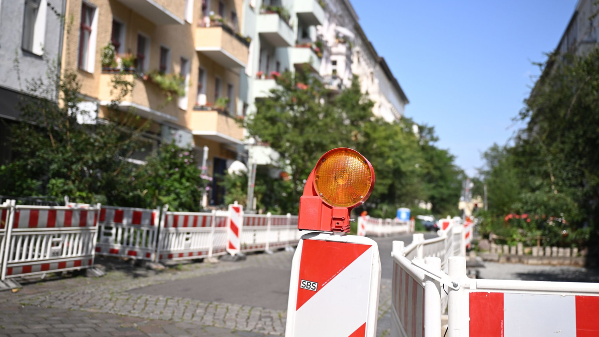 Parkplätze für Autos werden im Kreuzberger Graefekiez zu Grünflächen und Fahrradparkplätzen umgewandelt. - Foto: Britta Pedersen/dpa