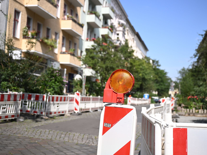 Parkplätze für Autos werden im Kreuzberger Graefekiez zu Grünflächen und Fahrradparkplätzen umgewandelt. - Foto: Britta Pedersen/dpa