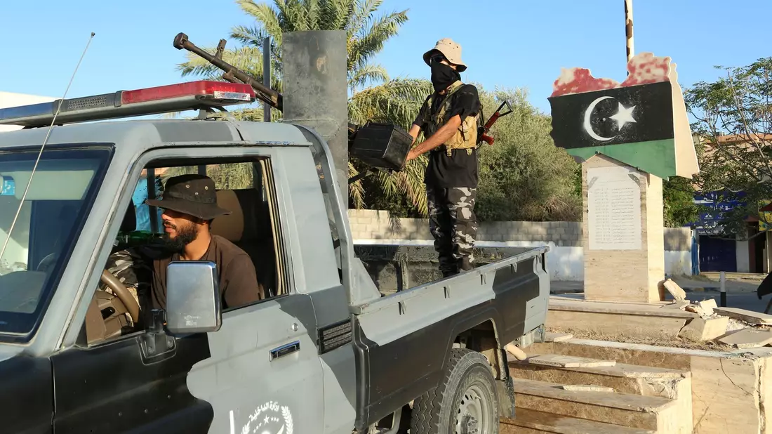 In Libyen haben sich verfeindete Milizen in der Hauptstadt Tripolis die schwersten Kämpfe seit Monaten geliefert. - Bild: Yousef Murad/AP/dpa