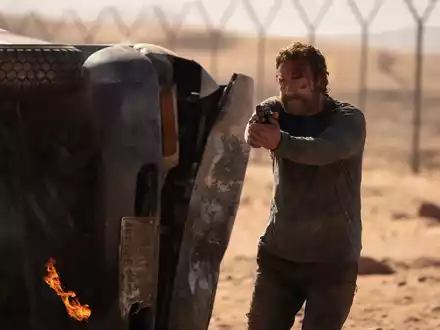 Tom Harris (Gerard Butler) schlägt sich durch. - Foto: Hopper Stone/Leonine/dpa