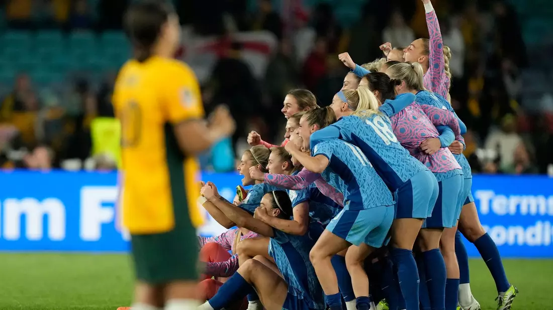 Die Engländerinnen besiegten im WM-Halbfinale Australien mit 3:1. - Bild: Rick Rycroft/AP/dpa