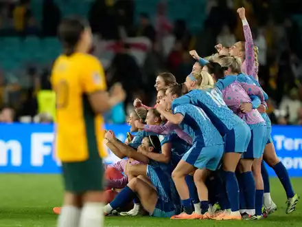 Die Engländerinnen besiegten im WM-Halbfinale Australien mit 3:1. - Foto: Rick Rycroft/AP/dpa