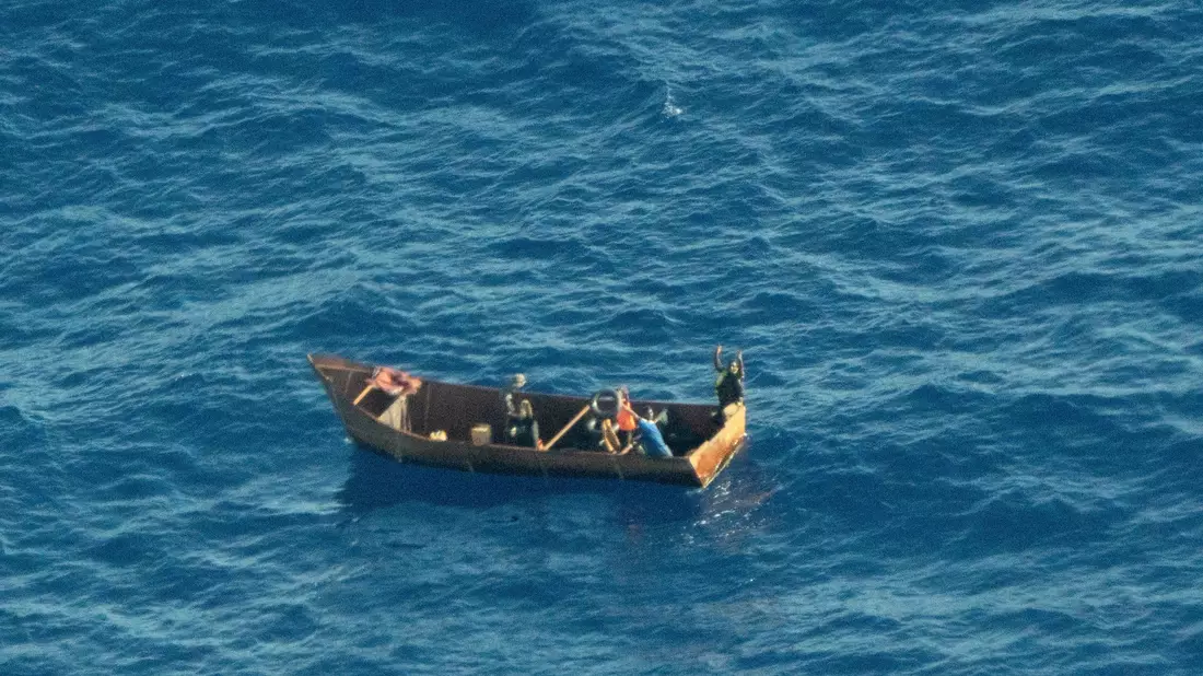 Bei Bootsunglücken im Mittelmeer sterben immer wieder Menschen. - Bild: Karolina Sobel/Sea Watch/AP/dpa