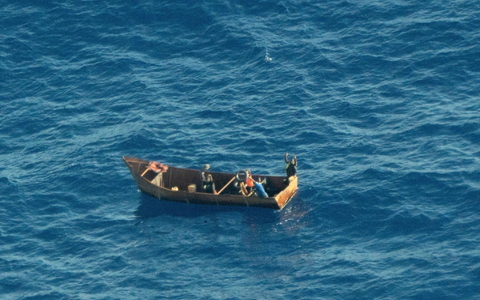 Bei Bootsunglücken im Mittelmeer sterben immer wieder Menschen. - Foto: Karolina Sobel/Sea Watch/AP/dpa