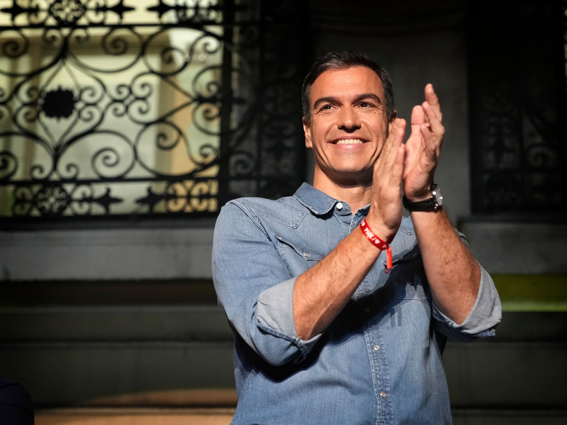 Pedro Sánchez, dem Vorsitzenden der Sozialistischen Arbeiterpartei und derzeitiger Ministerpräsident, steht eine schwierige Regierungsbildung bevor. - Foto: Emilio Morenatti/AP