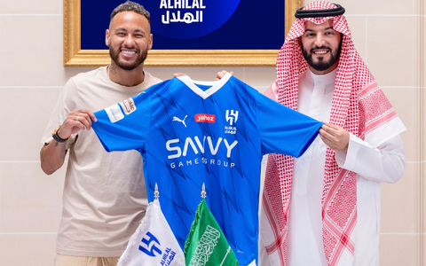 Neymar (l) mit Fahad Bin Saad Bin Nafel, Vorstandsvorsitzender von Al-Hilal. - Foto: -/Al Hilal Club Media Center/AP/dpa Neymar (l) mit Fahad Bin Saad Bin Nafel, Vorstandsvorsitzender von Al-Hilal. - Foto: -/Al Hilal Club Media Center/AP/dpa
