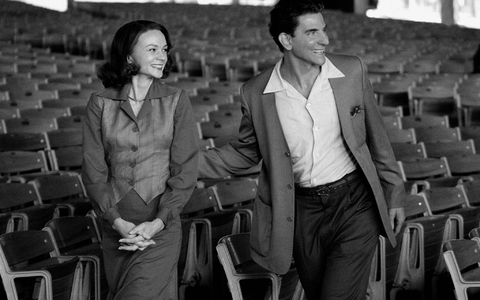 Carey Mulligan als Felicia Montealegre und Bradley Cooper als Leonard Bernstein in «Maestro». - Foto: Cr. Jason McDonald/Netflix © 2023/dpa