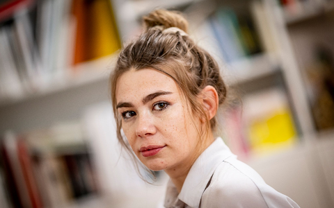 Ronja von Rönne hat ein neues Buch: «Trotz». - Foto: Fabian Sommer/dpa