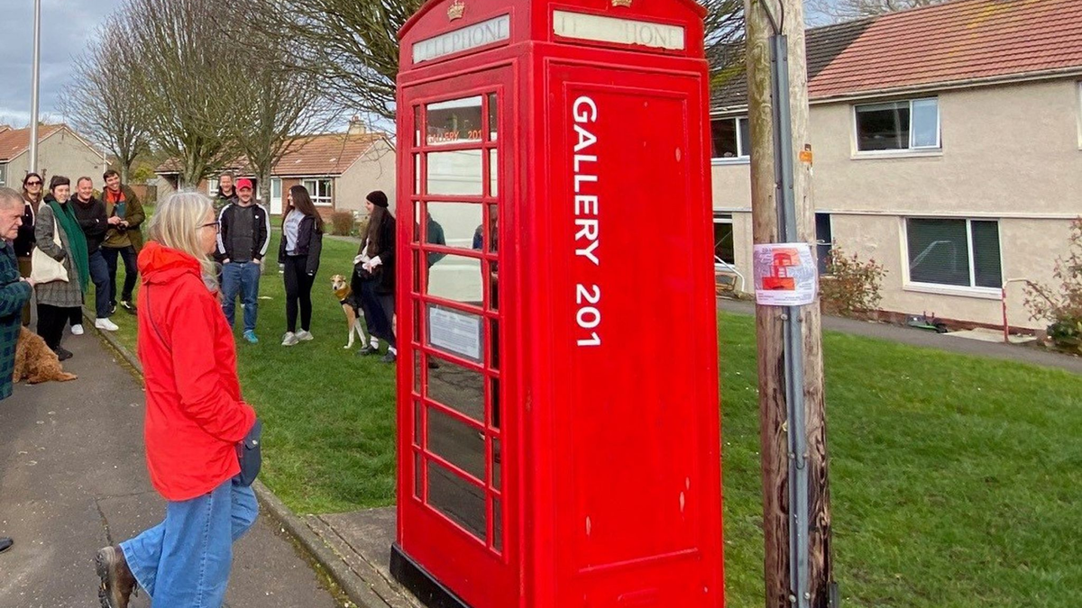 Die typischen roten Telefonzellen in Großbritannien verschwinden mehr und mehr aus dem Straßenbild. - Foto: Bt Group/PA Media/dpa
