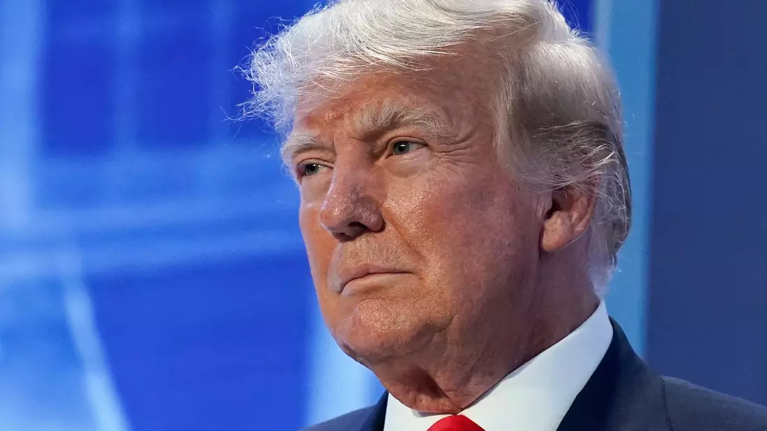Ex-US-Präsident Donald Trump wurde imUS-Bundesstaat Georgia angeklagt. - Bild: Matt Rourke/AP/dpa/Archiv