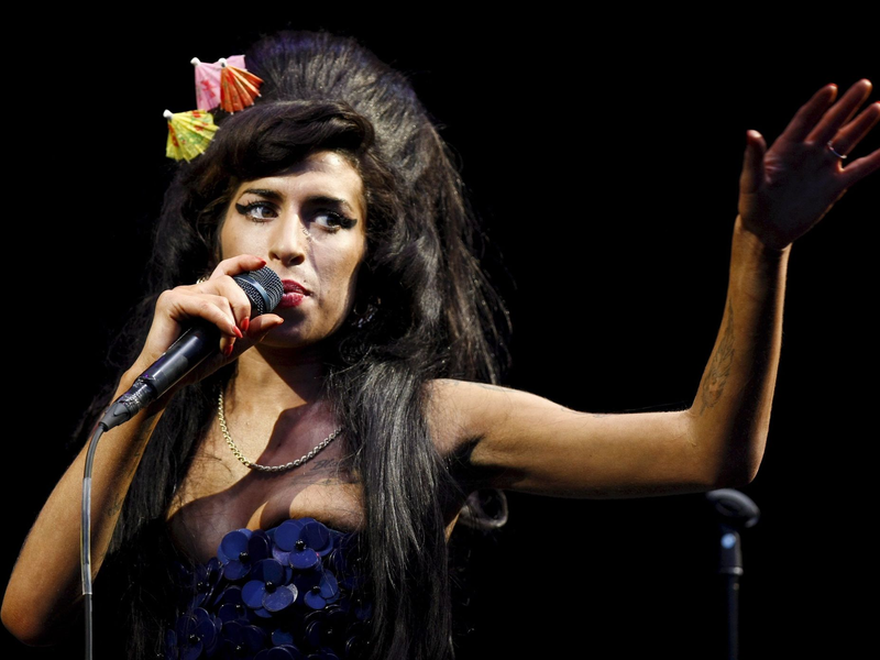 «Ich bin vielleicht ein bisschen exzentrisch und laut, auch komisch, aber nur, weil mich nicht viele Menschen kennen», heißt es in einer Aufzeichnung der Sängerin Amy Winehouse. - Foto: FRANTZESCO KANGARIS/EPA FILES/dpa/Archiv