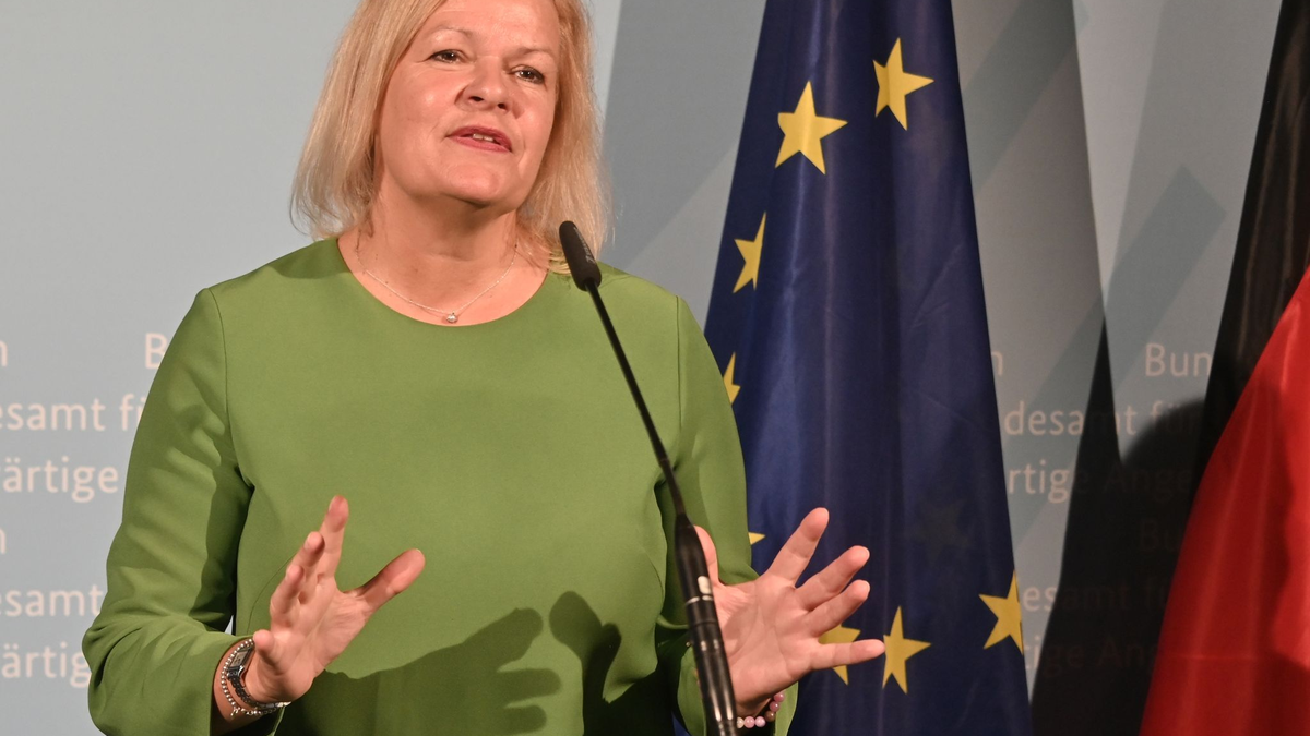 Nancy Faeser Faeser weist Rufe nach mehr Kontrollen an Grenzen zurück. - Foto: Bernd Settnik/dpa