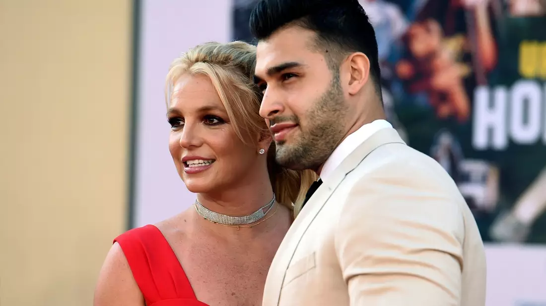 Britney Spears und Sam Asghari gehen getrennte Wege. - Bild: Jordan Strauss/Invision/AP/dpa