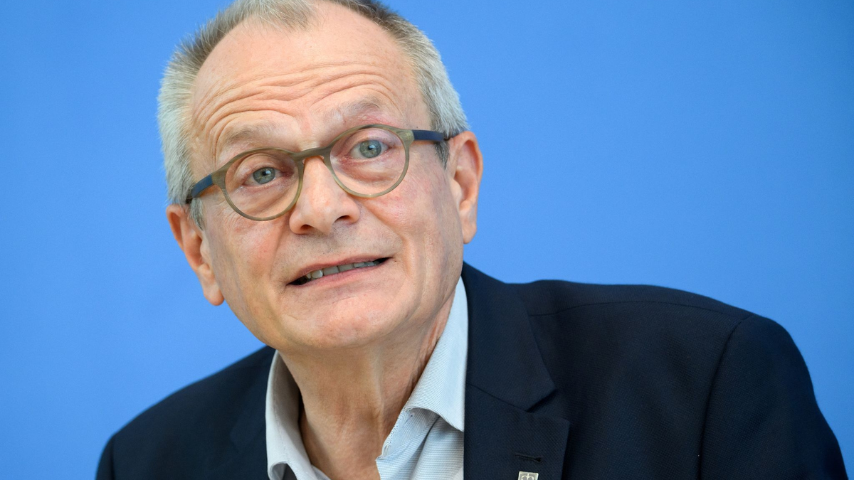 Ulrich Lilie, Präsident der Diakonie Deutschland, rückt in der Diskussion um die Kindergrundsicherung die mittel- und langfristigen Belastungen in den Fokus. - Foto: Bernd von Jutrczenka/dpa