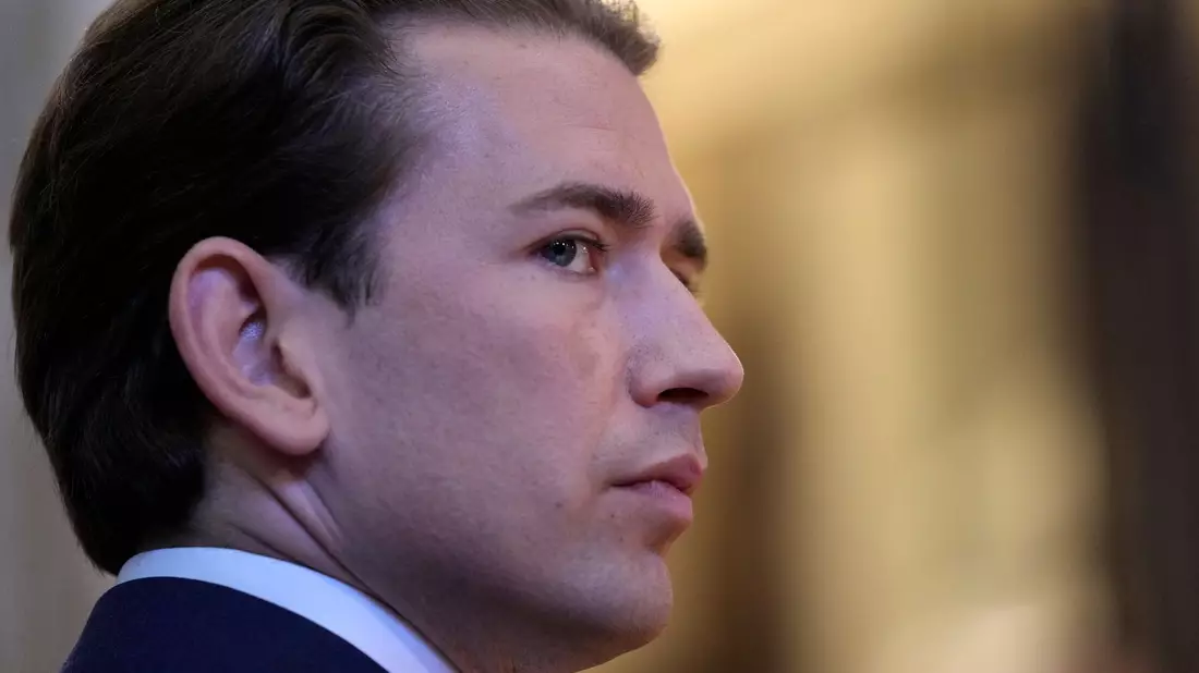 Österreichs ehemaliger Kanzler Sebastian Kurz (ÖVP) wird wegen des Verdachts der Falschaussage angeklagt. - Bild: Darko Vojinovic/AP/dpa