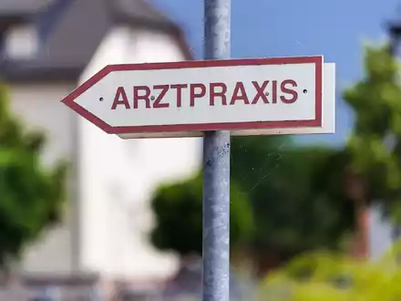 Der Verband medizinischer Fachberufe hat zum Streik aufgerufen, Arztpraxen sind davon betroffen. - Foto: Soeren Stache/dpa-Zentralbild/dpa