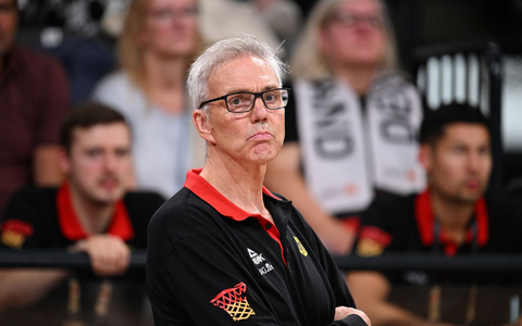 Deutschlands Bundestrainer Gordon Herbert steht am Spielfeldrand. - Foto: Daniel Reinhardt/dpa/Archivbild Deutschlands Bundestrainer Gordon Herbert steht am Spielfeldrand. - Foto: Daniel Reinhardt/dpa/Archivbild